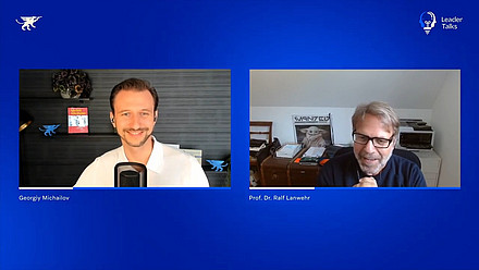 LeaderTalks Folge mit Prof. Dr. Ralf Lanwehr. Das Thema: Zwischen Führungs-Esoterik und -Evidenz. Eine Diskussion über dunkle Triade, Charisma und Underdogs.