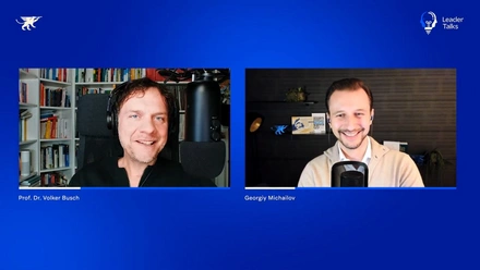 LeaderTalks episode with Prof. Dr. Volker Busch. The topic: with brains to success.