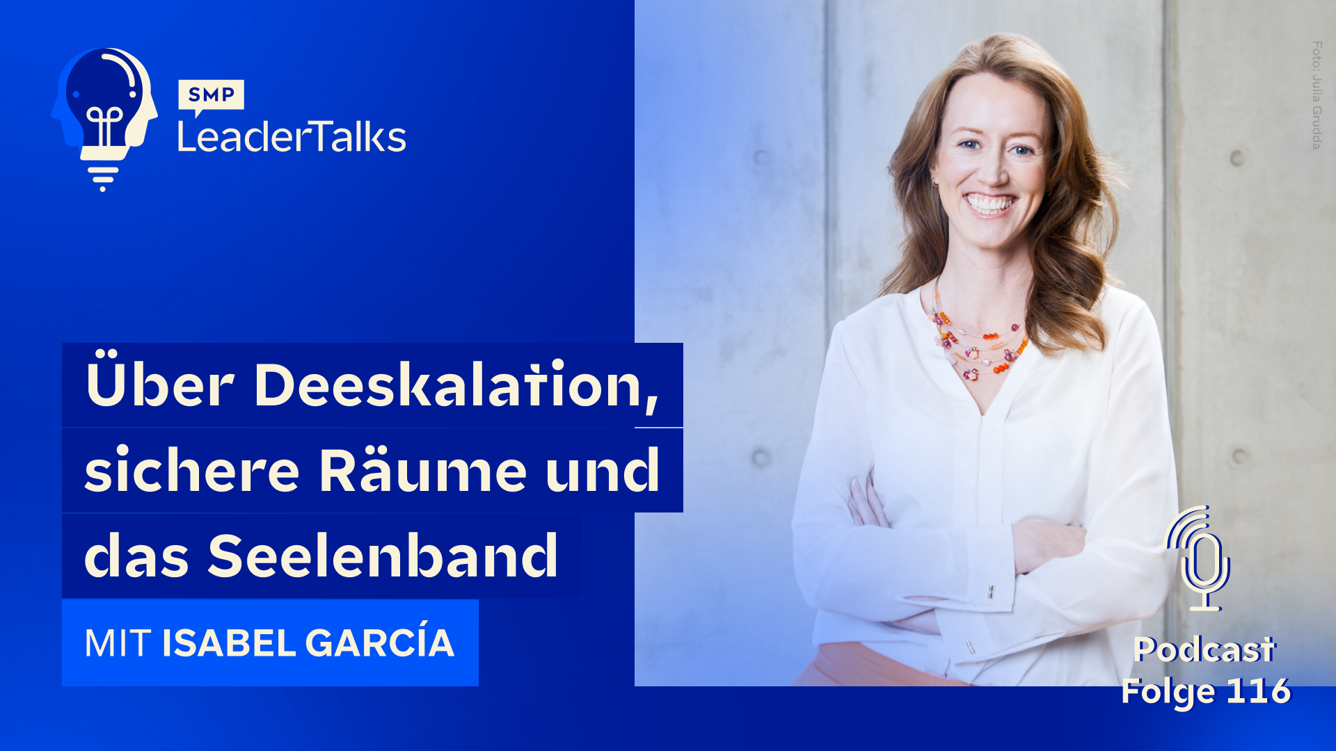 [Translate to English:] Georgiy Michailov trifft Isabel García. Im diesen LeaderTalk wird über über Deeskalation, sichere Räume und das Seelenband gesprochen.